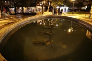 Το κοριτσάκι «έμεινε 50 λεπτά χωρίς οξυγόνο», βρέθηκε σε συντριβάνι