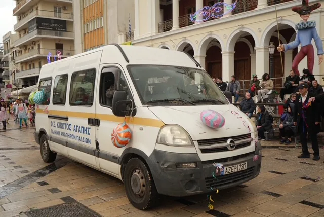 Πάτρα: Ο καιρός δεν πτόησε τους μικρούς καρναβαλιστές - ΔΕΙΤΕ ΞΑΝΑ ΤΗΝ ΠΑΡΕΛΑΣΗ