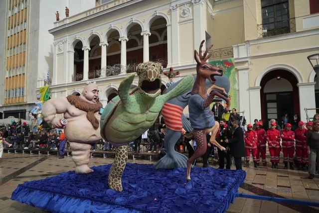 Πάτρα: Ο καιρός δεν πτόησε τους μικρούς καρναβαλιστές - ΔΕΙΤΕ ΞΑΝΑ ΤΗΝ ΠΑΡΕΛΑΣΗ