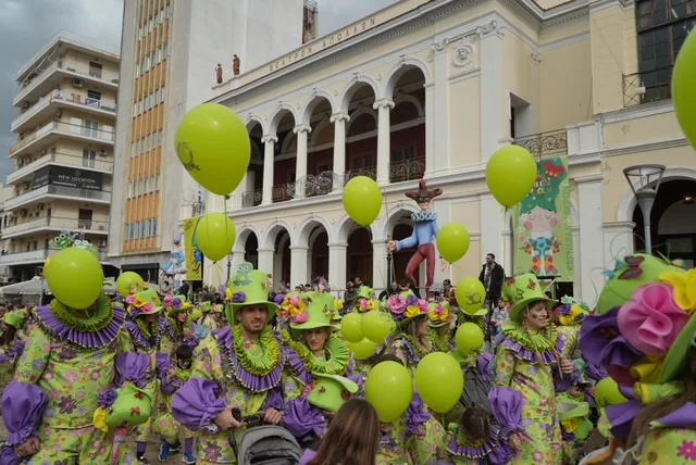 Πάτρα: Ο καιρός δεν πτόησε τους μικρούς καρναβαλιστές - ΔΕΙΤΕ ΞΑΝΑ ΤΗΝ ΠΑΡΕΛΑΣΗ
