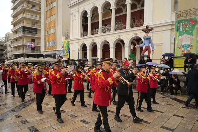 Πάτρα: Ο καιρός δεν πτόησε τους μικρούς καρναβαλιστές - ΔΕΙΤΕ ΞΑΝΑ ΤΗΝ ΠΑΡΕΛΑΣΗ