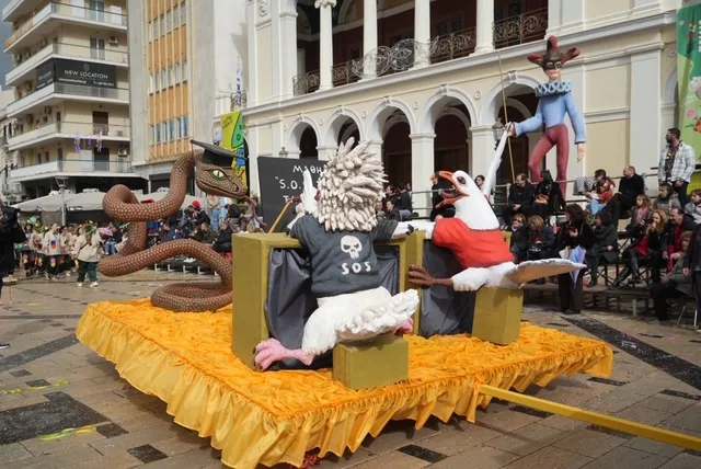 Πάτρα: Ο καιρός δεν πτόησε τους μικρούς καρναβαλιστές - ΔΕΙΤΕ ΞΑΝΑ ΤΗΝ ΠΑΡΕΛΑΣΗ