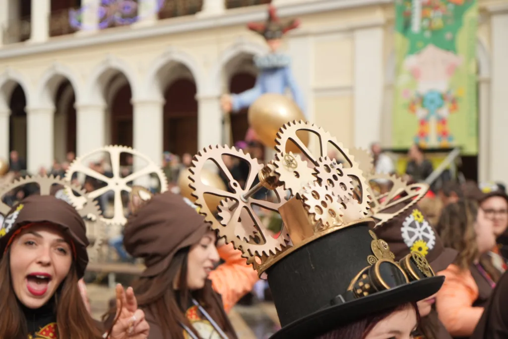 Πάτρα: Ο καιρός δεν πτόησε τους μικρούς καρναβαλιστές - ΔΕΙΤΕ ΞΑΝΑ ΤΗΝ ΠΑΡΕΛΑΣΗ