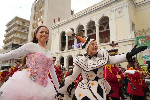 Πάτρα: Ο καιρός δεν πτόησε τους μικρούς καρναβαλιστές - ΔΕΙΤΕ ΞΑΝΑ ΤΗΝ ΠΑΡΕΛΑΣΗ