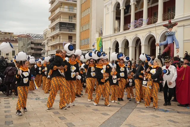 Πάτρα: Ο καιρός δεν πτόησε τους μικρούς καρναβαλιστές - ΔΕΙΤΕ ΞΑΝΑ ΤΗΝ ΠΑΡΕΛΑΣΗ