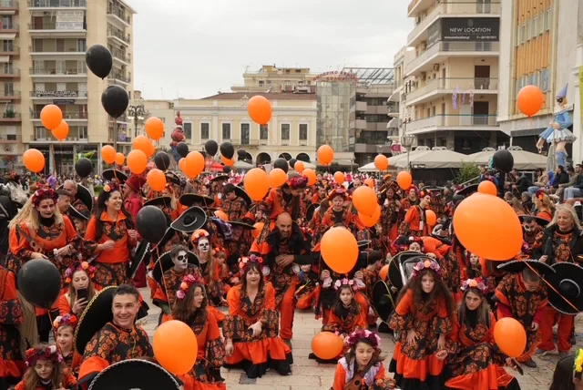 Πάτρα: Ο καιρός δεν πτόησε τους μικρούς καρναβαλιστές - ΔΕΙΤΕ ΞΑΝΑ ΤΗΝ ΠΑΡΕΛΑΣΗ