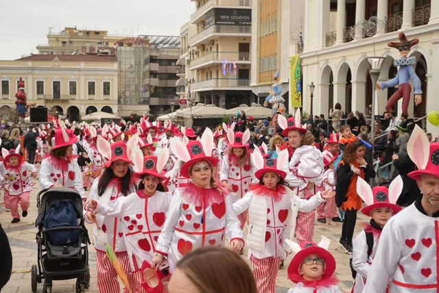 Πάτρα: Ο καιρός δεν πτόησε τους μικρούς καρναβαλιστές - ΔΕΙΤΕ ΞΑΝΑ ΤΗΝ ΠΑΡΕΛΑΣΗ