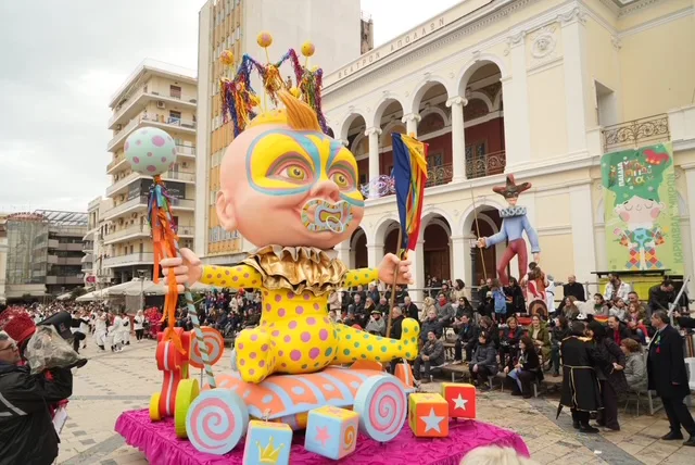 Πάτρα: Ο καιρός δεν πτόησε τους μικρούς καρναβαλιστές - ΔΕΙΤΕ ΞΑΝΑ ΤΗΝ ΠΑΡΕΛΑΣΗ