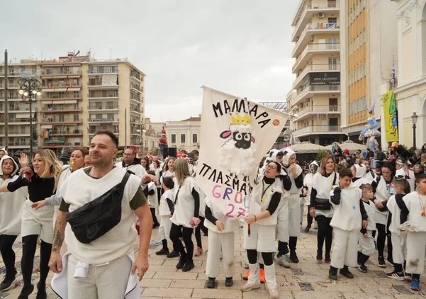 Πάτρα: Ο καιρός δεν πτόησε τους μικρούς καρναβαλιστές - ΔΕΙΤΕ ΞΑΝΑ ΤΗΝ ΠΑΡΕΛΑΣΗ
