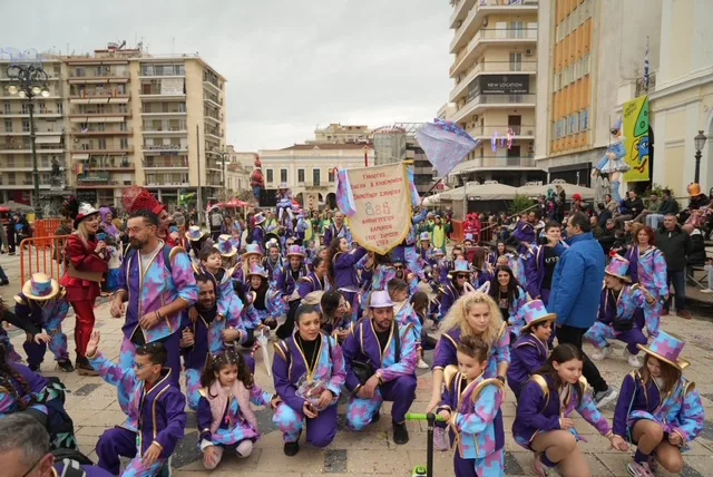 Πάτρα: Ο καιρός δεν πτόησε τους μικρούς καρναβαλιστές - ΔΕΙΤΕ ΞΑΝΑ ΤΗΝ ΠΑΡΕΛΑΣΗ
