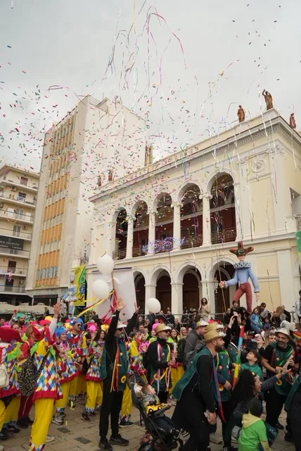 Πάτρα: Ο καιρός δεν πτόησε τους μικρούς καρναβαλιστές - ΔΕΙΤΕ ΞΑΝΑ ΤΗΝ ΠΑΡΕΛΑΣΗ