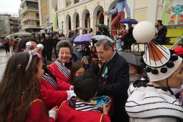 Πάτρα: Ο καιρός δεν πτόησε τους μικρούς καρναβαλιστές - ΔΕΙΤΕ ΞΑΝΑ ΤΗΝ ΠΑΡΕΛΑΣΗ