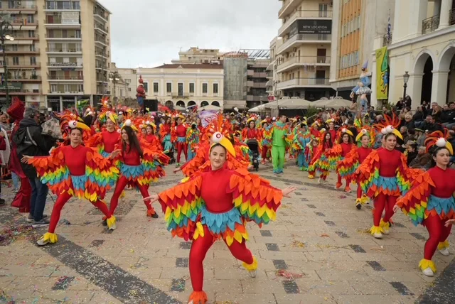 Πάτρα: Ο καιρός δεν πτόησε τους μικρούς καρναβαλιστές - ΔΕΙΤΕ ΞΑΝΑ ΤΗΝ ΠΑΡΕΛΑΣΗ