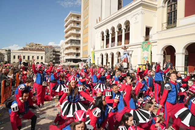 Πάτρα: Ο καιρός δεν πτόησε τους μικρούς καρναβαλιστές - ΔΕΙΤΕ ΞΑΝΑ ΤΗΝ ΠΑΡΕΛΑΣΗ