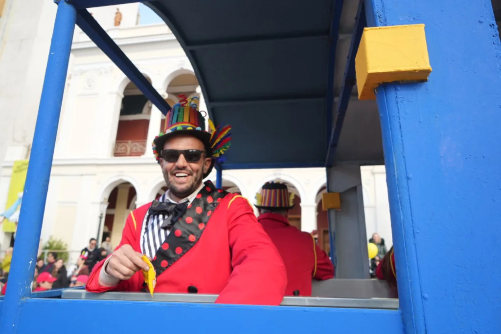 Πάτρα: Ο καιρός δεν πτόησε τους μικρούς καρναβαλιστές - ΔΕΙΤΕ ΞΑΝΑ ΤΗΝ ΠΑΡΕΛΑΣΗ