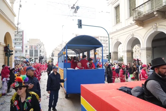 Πάτρα: Ο καιρός δεν πτόησε τους μικρούς καρναβαλιστές - ΔΕΙΤΕ ΞΑΝΑ ΤΗΝ ΠΑΡΕΛΑΣΗ Πάτρα: Ο καιρός δεν πτόησε τους μικρούς καρναβαλιστές - ΔΕΙΤΕ ΞΑΝΑ ΤΗΝ ΠΑΡΕΛΑΣΗ