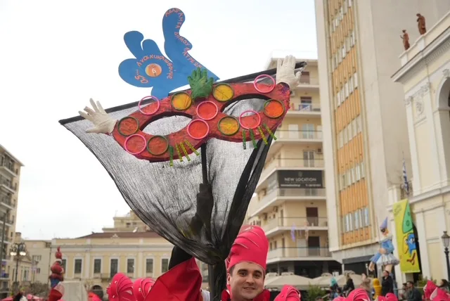 Πάτρα: Ο καιρός δεν πτόησε τους μικρούς καρναβαλιστές - ΔΕΙΤΕ ΞΑΝΑ ΤΗΝ ΠΑΡΕΛΑΣΗ