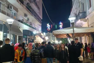 Πάτρα: Τα ξημερώματα το κέντρο ήταν κλειστό λόγω καρναβαλιστών ΦΩΤΟ