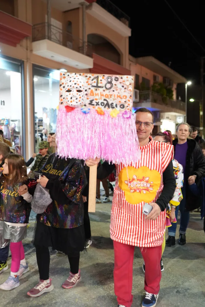 Καρναβαλοπαντρέματα στο Νότιο Διαμέρισμα: Η γιορτή του Πατρινού Καρναβαλιού βγήκε στις γειτονιές ΦΩΤΟ Καρναβαλοπαντρέματα στο Νότιο Διαμέρισμα: Η γιορτή του Πατρινού Καρναβαλιού βγήκε στις γειτονιές ΦΩΤΟ