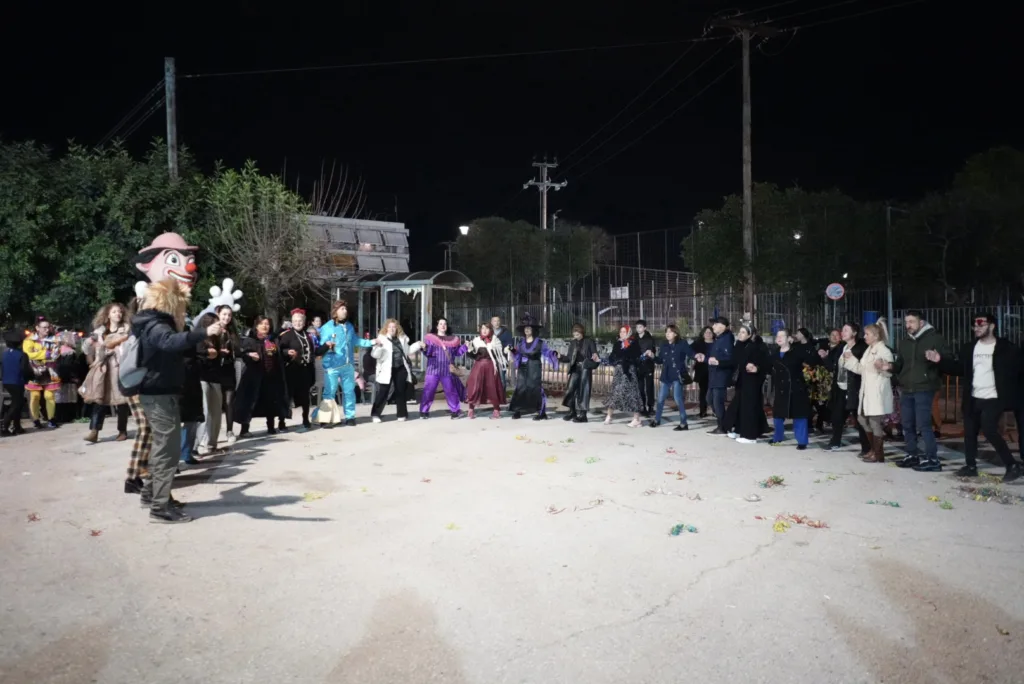 Καρναβαλοπαντρέματα στο Νότιο Διαμέρισμα: Η γιορτή του Πατρινού Καρναβαλιού βγήκε στις γειτονιές ΦΩΤΟ