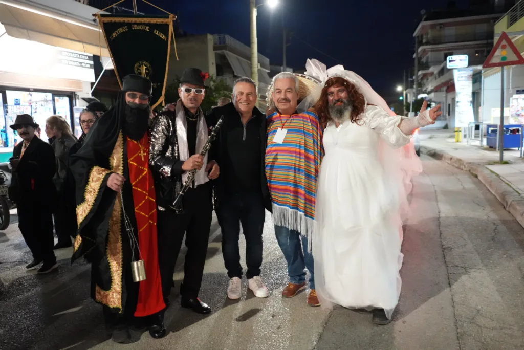 Καρναβαλοπαντρέματα στο Νότιο Διαμέρισμα: Η γιορτή του Πατρινού Καρναβαλιού βγήκε στις γειτονιές ΦΩΤΟ