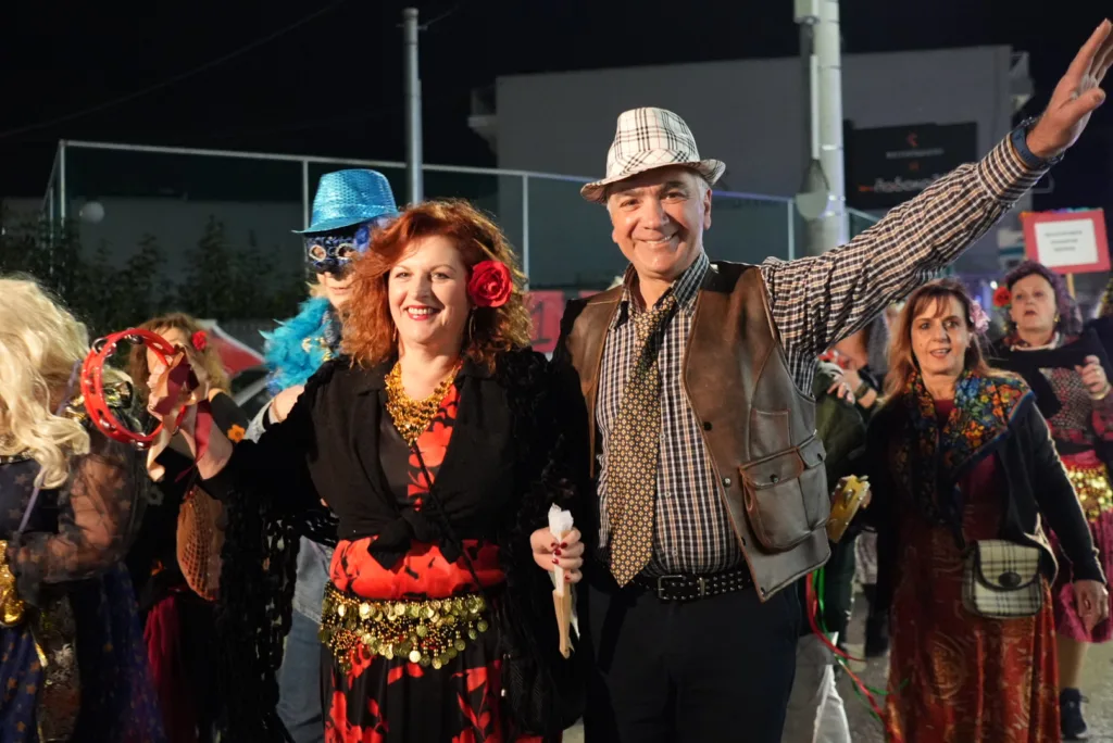 Καρναβαλοπαντρέματα στο Νότιο Διαμέρισμα: Η γιορτή του Πατρινού Καρναβαλιού βγήκε στις γειτονιές ΦΩΤΟ