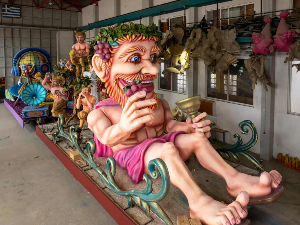 Πατρινό Καρναβάλι 2026: Το Καρναβάλι όλης της Ελλάδας - ΔΕΙΤΕ τα άρματα του Βασιλιά και το «ΟΠΕΚΕ Μπε...»