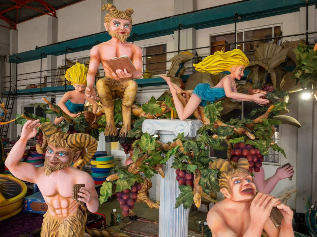 Πατρινό Καρναβάλι 2026: Το Καρναβάλι όλης της Ελλάδας - ΔΕΙΤΕ τα άρματα του Βασιλιά και το «ΟΠΕΚΕ Μπε...»