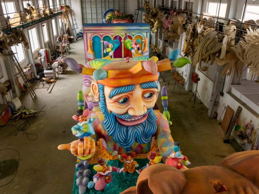 Πατρινό Καρναβάλι 2026: Το Καρναβάλι όλης της Ελλάδας - ΔΕΙΤΕ τα άρματα του Βασιλιά και το «ΟΠΕΚΕ Μπε...»