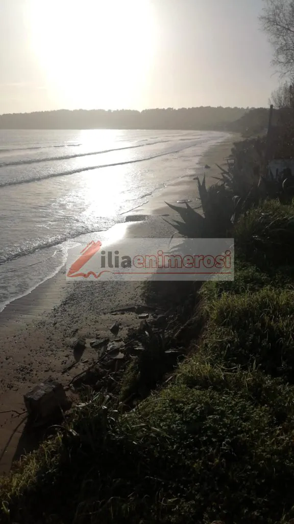 Κατάκολο: Η θάλασσα «κατάπιε» την παραλία - Νερά έφτασαν μέχρι τα σπίτια, ανησυχία στους κατοίκους ΦΩΤΟ-ΒΙΝΤΕΟ