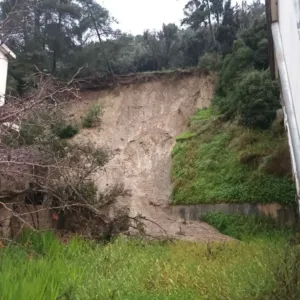 SOS από το Κατάκολο, έπεσε από το βουνό βράχος, 40 τόνων! ΦΩΤΟ