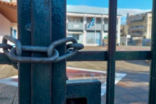 Κατάληψη στο 3ο ΕΠΑΛ Χαλανδρίου: Kαταγγελίες για «κοινωνική εργασία» με τσάπες για σβήσιμο απουσιών