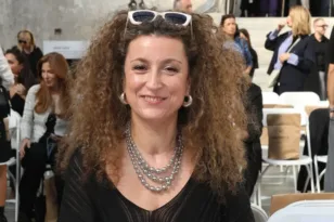 «Το ότι είμαι ανάπηρη δε σημαίνει ότι δεν μπορώ να παρουσιάσω», η Κατερίνα Βρανά για τον ελληνικό τελικό της Eurovision