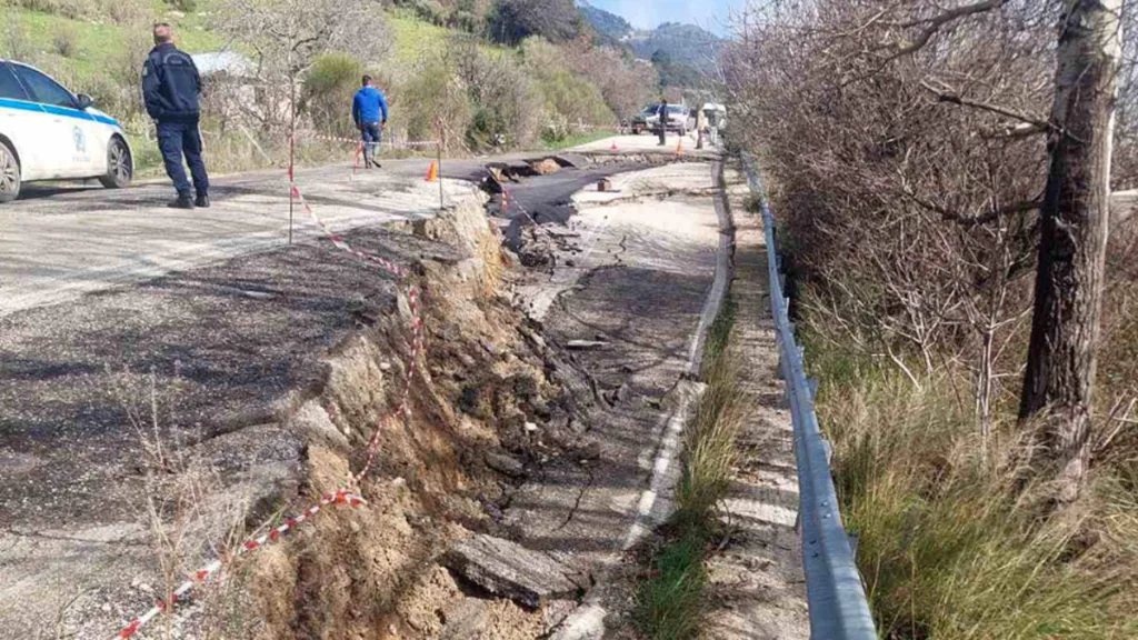 Καθίζηση στην Ε.Ο. 111: Αποκλεισμένη παραμένει η Δίβρη στο νομό Ηλείας