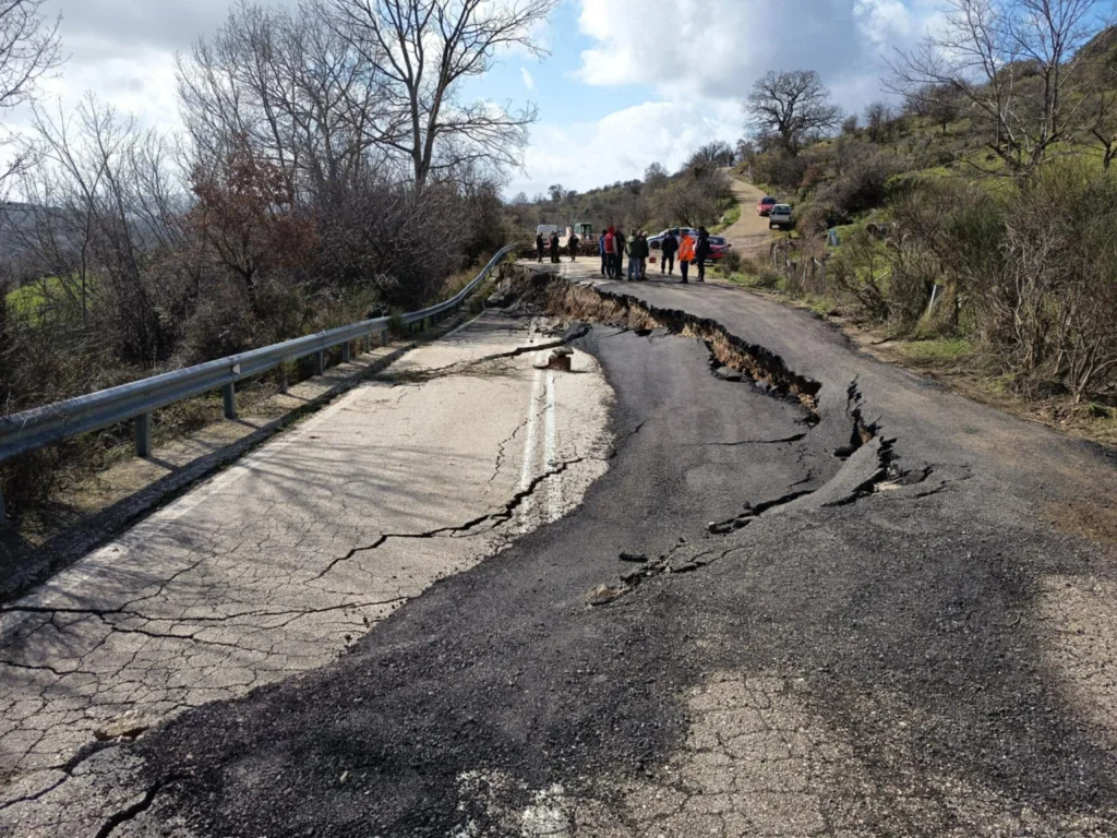 Σκιαδαρέσης για καθίζηση Πατρών-Τριπόλεως: «Προχωρήστε άμεσα σε έργα» ΦΩΤΟ