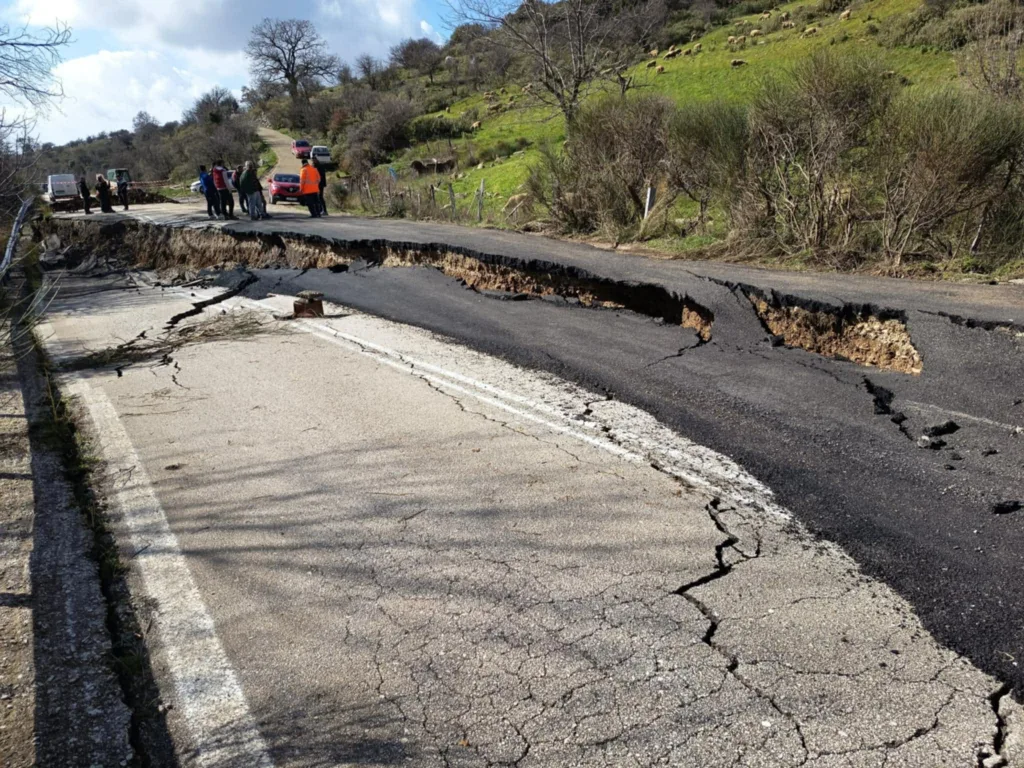 Σκιαδαρέσης για καθίζηση Πατρών-Τριπόλεως: «Προχωρήστε άμεσα σε έργα» ΦΩΤΟ