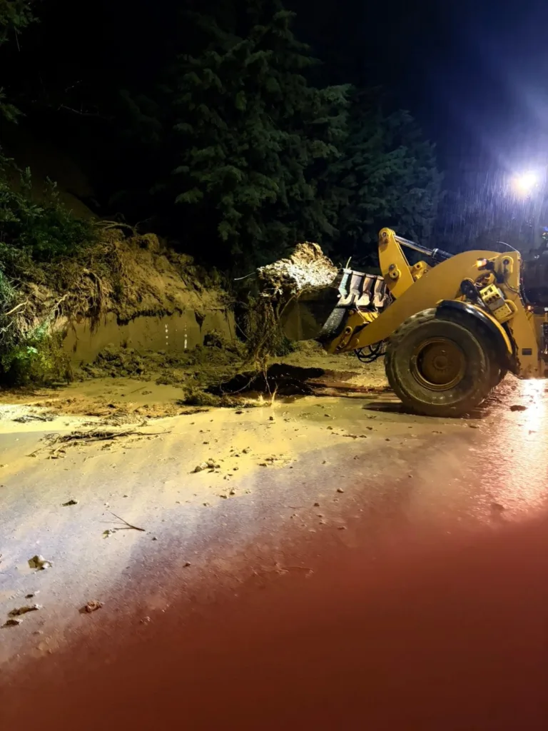 Κατολισθήσεις στη Μίνι Περιμετρική Πάτρας: Ολονύχτια επιχείρηση για την ασφάλεια του δρόμου ΦΩΤΟ