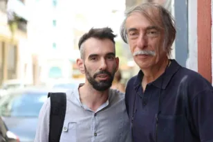 «Ο Πρίγκιπας της οπισθογωνίας»: Κριτική θεάτρου από τον Βασίλη Κατσικονούρη