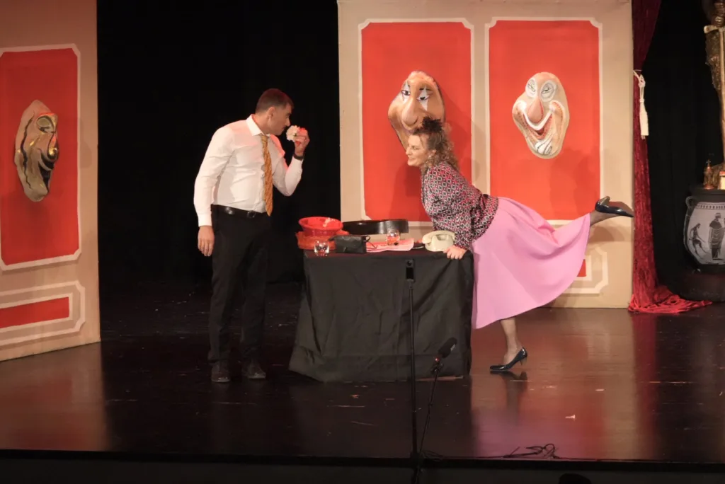 Πάτρα: Τα Βραβεία του 18ου Μώμου - Γέμισε το θέατρο «Πάνθεον» ΦΩΤΟ