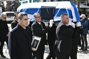 Το τελευταίο «αντίο» στην Ελένη Γλύκατζη-Αρβελέρ – Σε λαϊκό προσκύνημα η σορός της στη Μητρόπολη Αθηνών