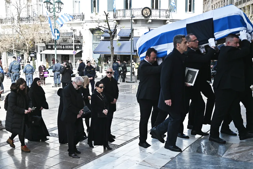 Το τελευταίο «αντίο» στην Ελένη Γλύκατζη-Αρβελέρ – Σε λαϊκό προσκύνημα η σορός της στη Μητρόπολη Αθηνών Το τελευταίο «αντίο» στην Ελένη Γλύκατζη-Αρβελέρ – Σε λαϊκό προσκύνημα η σορός της στη Μητρόπολη Αθηνών