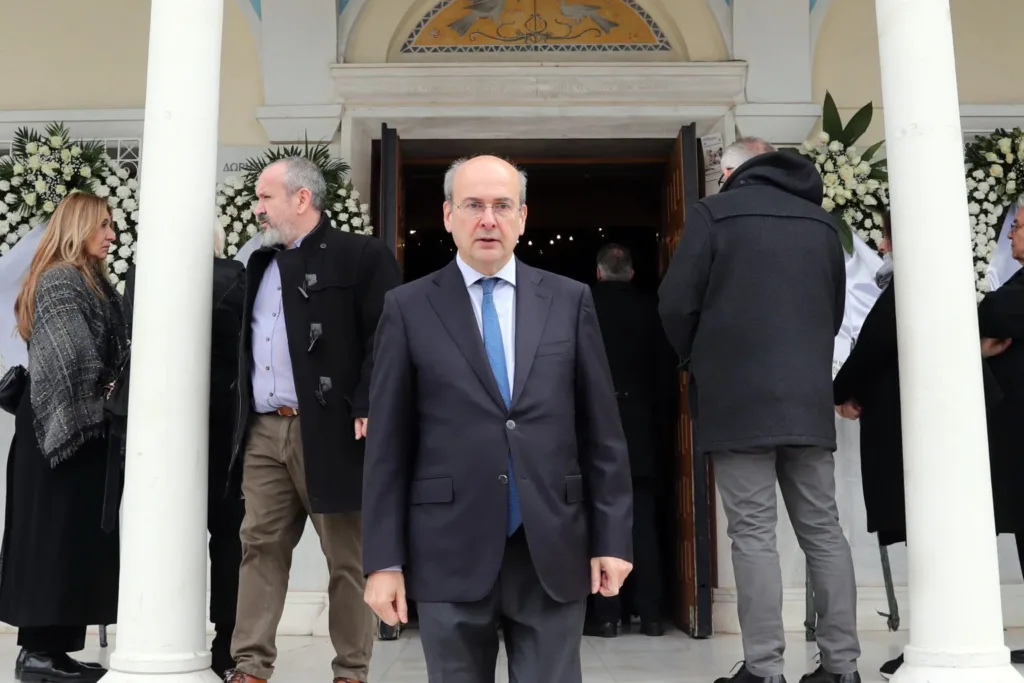 Συγκίνηση στην κηδεία της Αντιγόνης Πανέλλη – Το «αντίο» στην Αγία Σκέπη Παπάγου ΦΩΤΟ