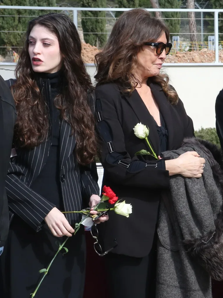 Το τελευταίο αντίο στον Λάκη Ραπτάκη - Συγγενείς και φίλοι τον αποχαιρέτησαν στη Γλυφάδα