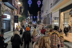 Πάτρα: Κλιμάκια της εφορίας και της επιθεώρησης εργασίας «σάρωσαν» το κέντρο