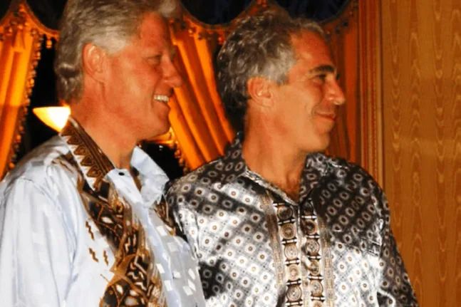 Καταθέτουν οι Κλίντον για το σκάνδαλο Επσταϊν, οι φωτογραφίες του πρώην πλανητάρχη