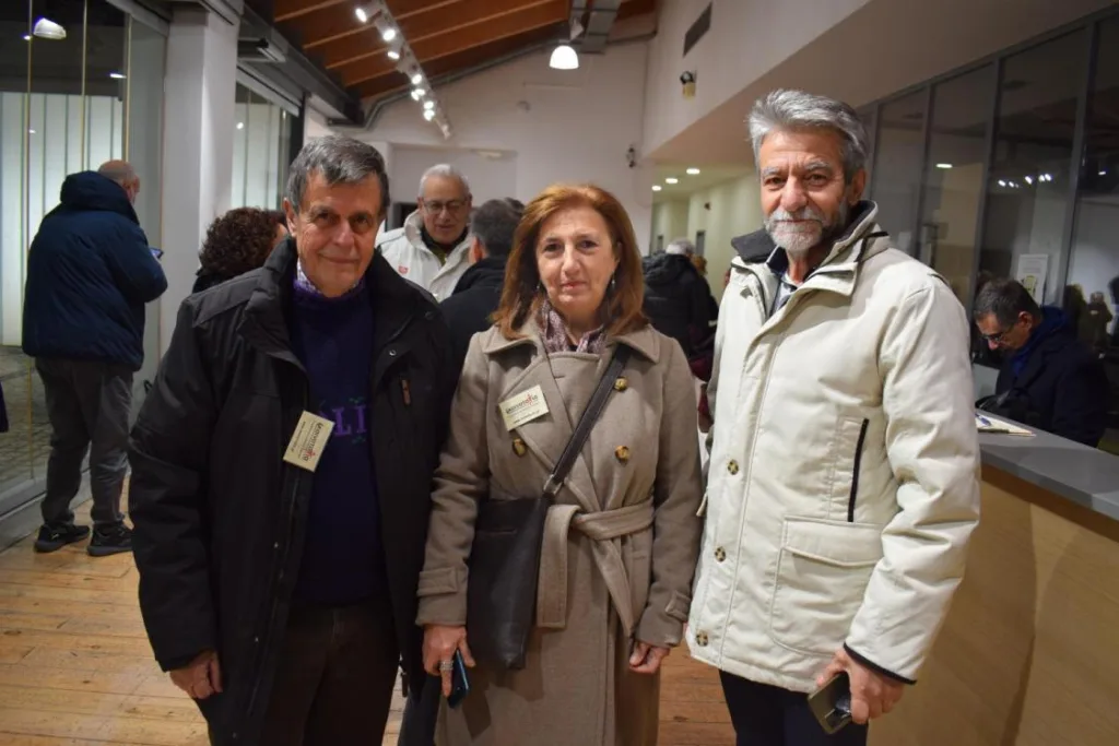 Παρουσία πλήθους φίλων η Κοινο_Τοπία έκοψε την πίτα της εν μέσω ευχών και ασμάτων της χορωδίας της