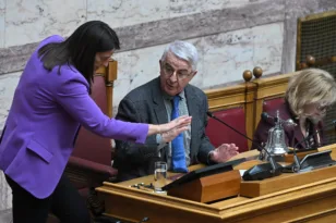 Βουλή: Το λάθος με το κουμπί και η παραδοχή Μπούρα ΒΙΝΤΕΟ