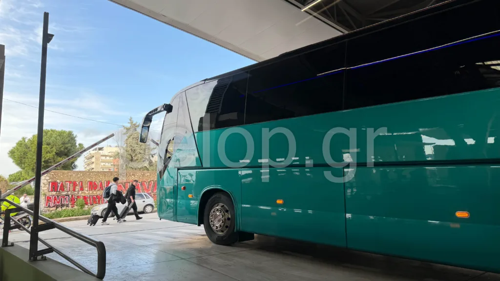 Πατρινό Καρναβάλι: Χωρίς σταματημό φτάνουν λεωφορεία με επισκέπτες - Γεμίζει η πόλη με καρναβαλιστές ΦΩΤΟ