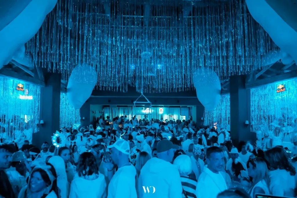 Το απόλυτο Party Guide του Πατρινού Καρναβαλιού 2026: Dress code και glam σε αποκριάτικους ρυθμούς