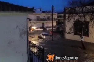 Κακοκαιρία στη Λήμνο: Πλημμυρικά φαινόμενα στη Μύρινα και μήνυμα 112 για περιορισμό μετακινήσεων ΒΙΝΤΕΟ